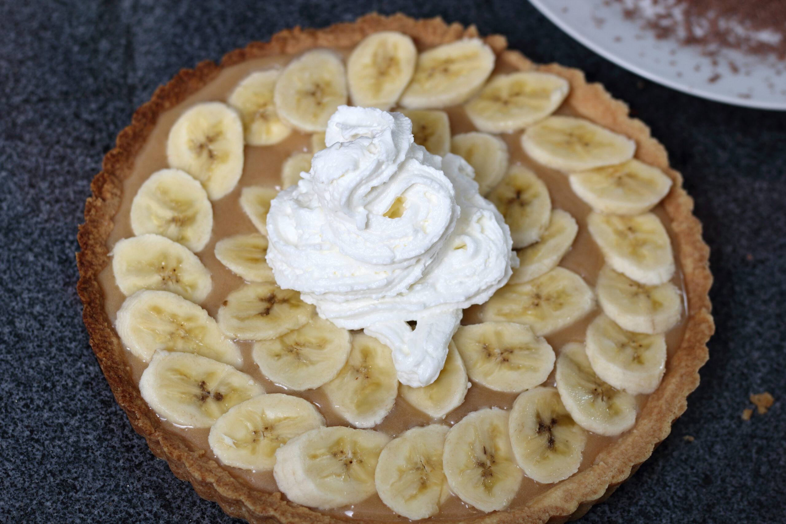 Pipe Whipped Cream in Center Filling. Making Boston Banoffee Pie.